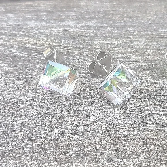 NEW Austrian Crystal Cube Clear Stud Post Earrings - Picture 2 of 4